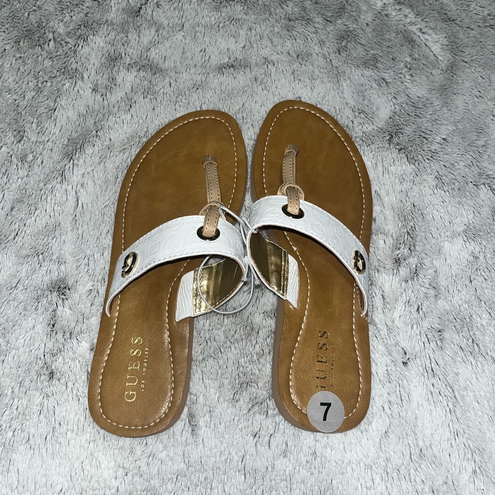 NEWW!! GUESS SANDALS